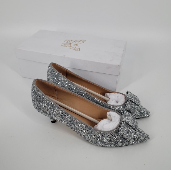 Age of Innocence London Jacqueline Silver Glitter Bow Low Heel Pumps Size 37 NEW - Picture 1 of 10